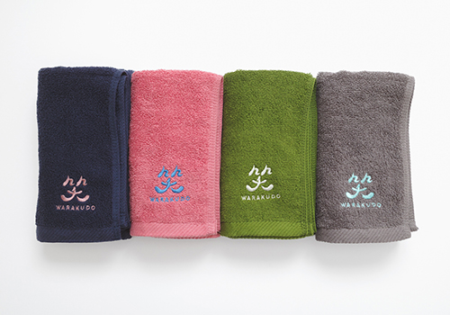 企業ロゴを刺繍したギフトフェイスタオル